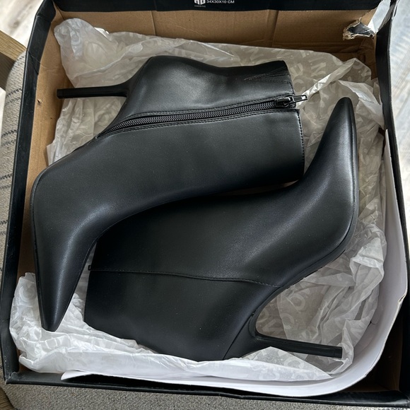 International Concepts Holand Pointed Toe Dress Booties Sleek Stiletto - Picture 2 of 3